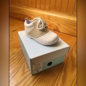 L’Amour Toddler Beige and White Saddle shoes brand new in box Size 5